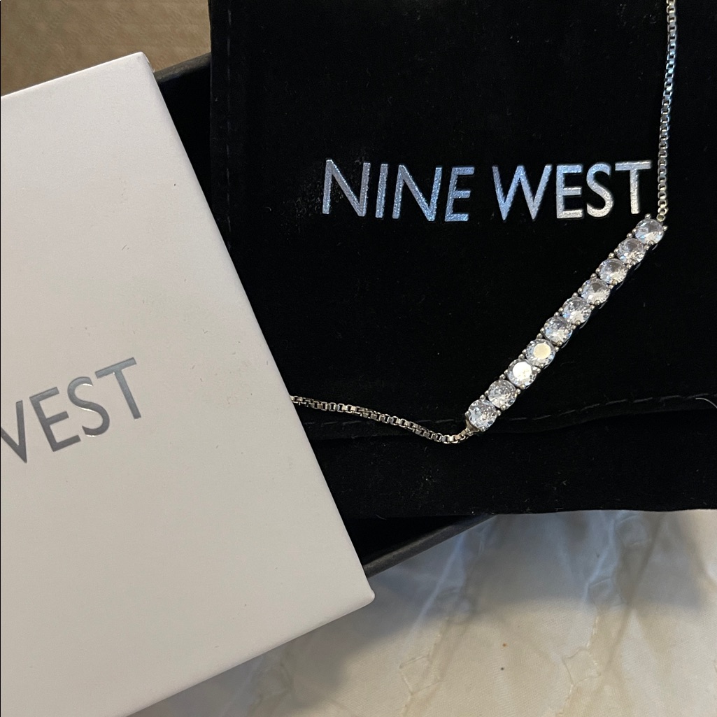 Nine West Silver Bracelet With Sparkling Accents 10$